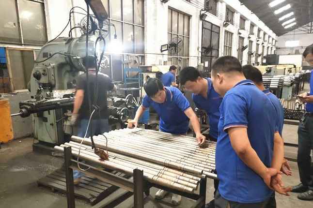 雷火网站登录入口-雷火(中国)每周对各个工序进行质量监督检验的现场。