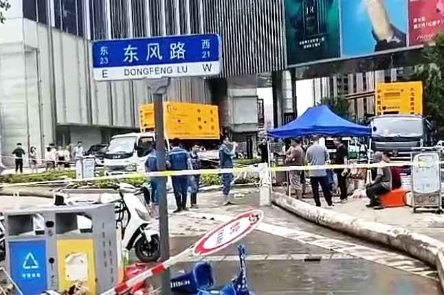 雷火网站登录入口-雷火(中国)排涝突击队在排涝现场